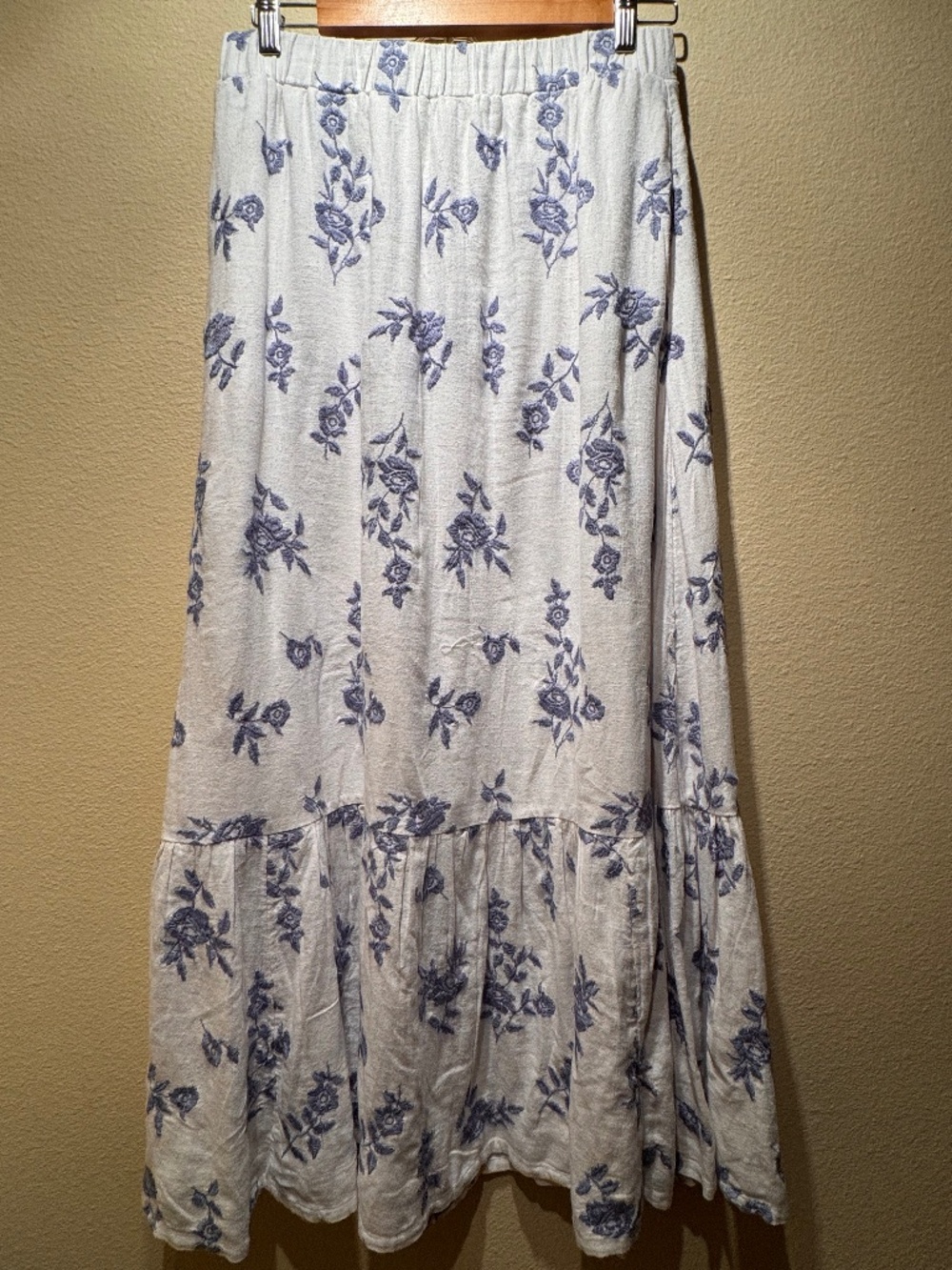 Abercrombie & Fitch Linen-Blend Embroidered Tiered Maxi Skirt - Women's Size "M"